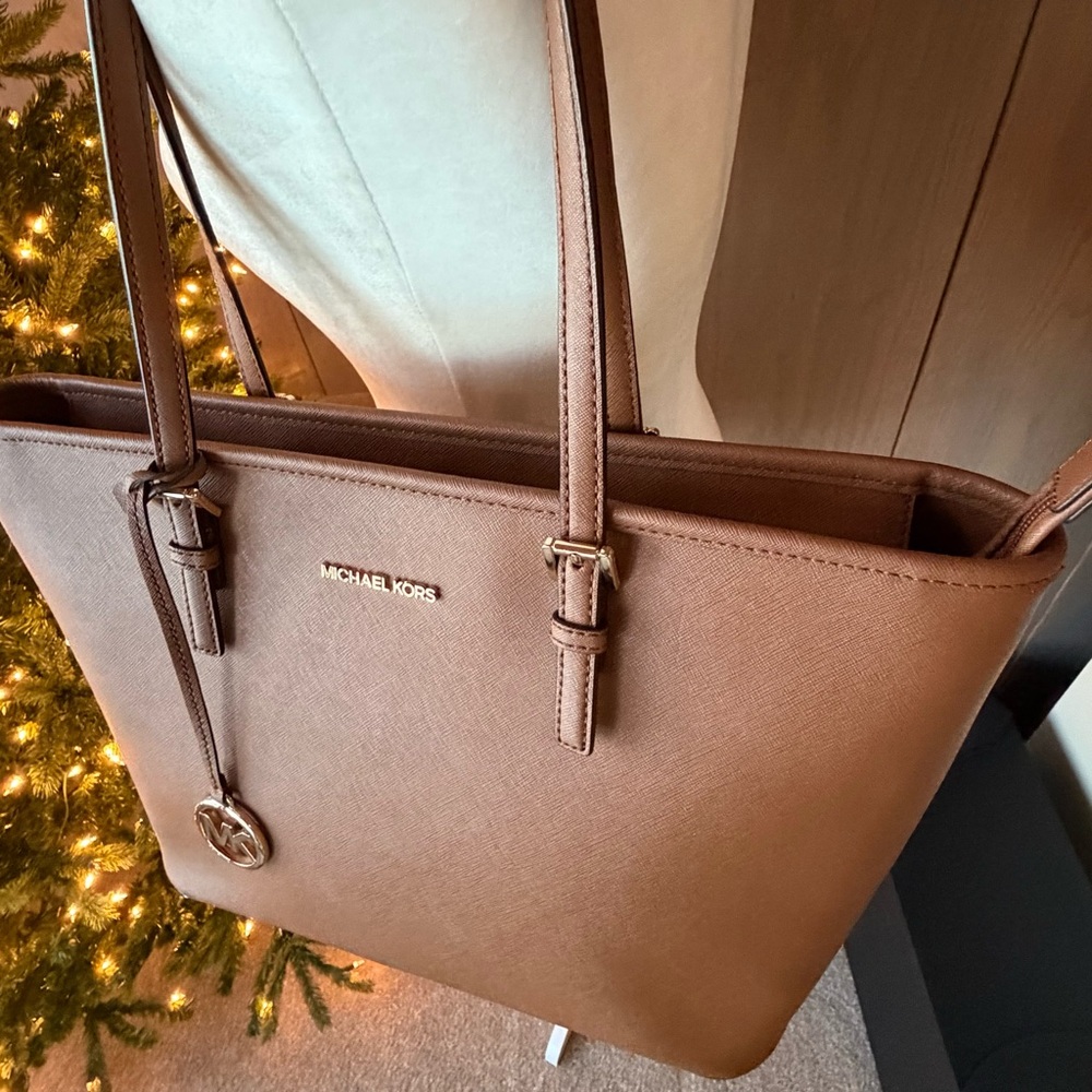 MICHAEL KORS Jet Set Saffiano Leather Tote Shoulder Bag - Picture 4 of 13